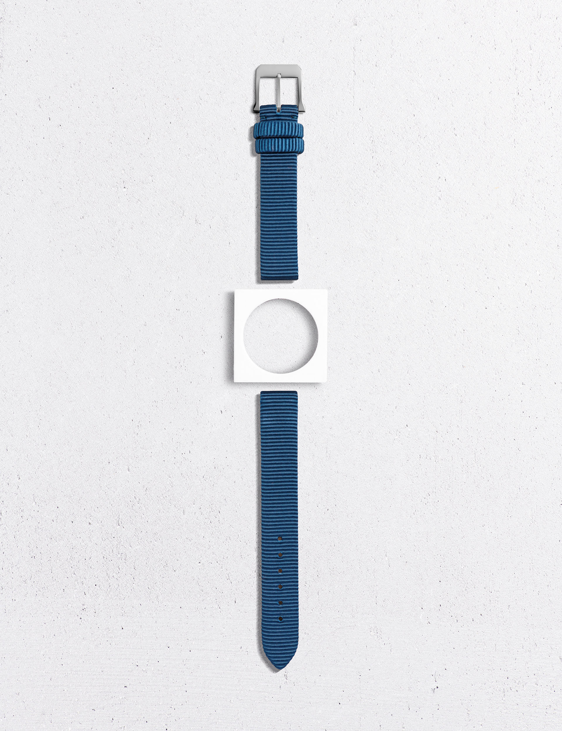 https://www.cfjapon.co.jp/news/media/430.101%20Tissu%20Bleu_1.jpg